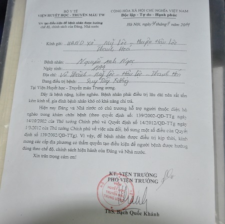 Ở bệnh viện cả hai bố con đều cố tình giấu những cảm Ÿúc và suy nghĩ thực sự của mình...