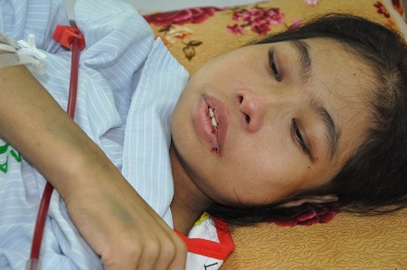 Ở viện em luôn khóc vì nhớ thương con gái.