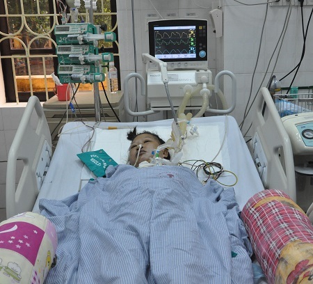 Bị suy tim nặng khiến tính mạng của người mẹ trẻ vô cùng nguy kịch.