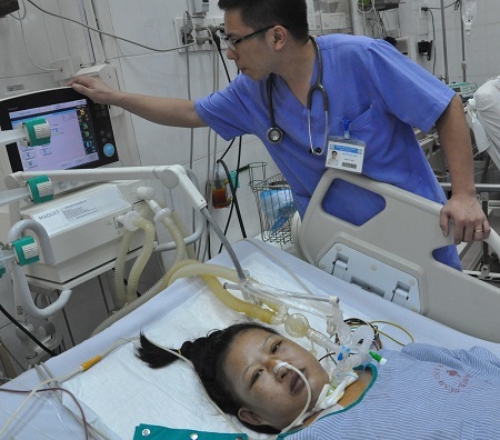 Và theo dõi các chỉ số trên hệ thống máy móc hỗ trợ.