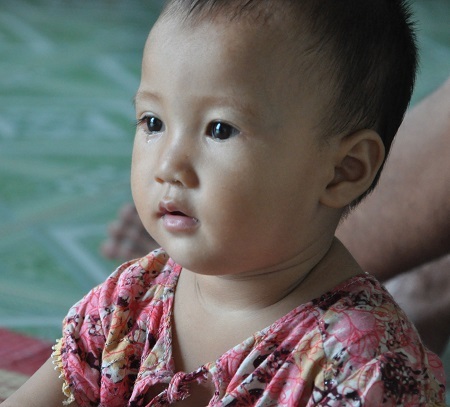 Bé Hoài không được trông coi và chăm sóc cẩn thận vì bố bệnh, mẹ bệnh.