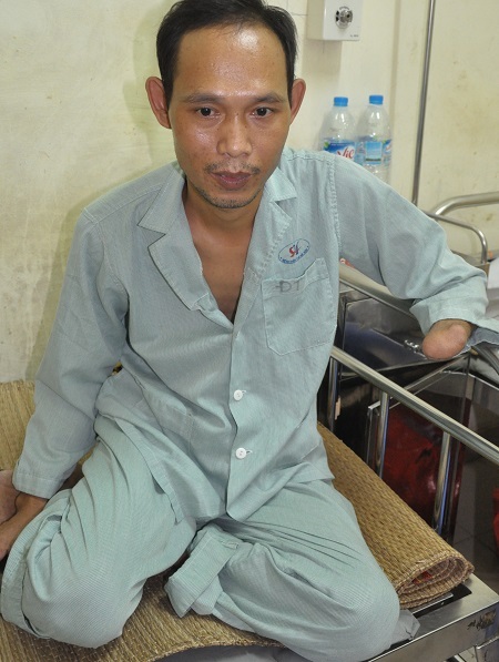 Bế tắc không lo đâu đượɣ gần 40 triệu đồng, chú Ly ngậm ngùi xin về nhà chịu chết.