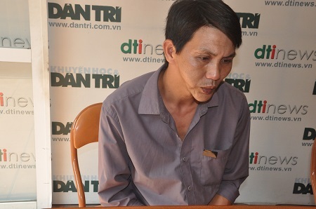 Bị gãy xương quai hàm đã lâu nhưng anh Minh không có tiền đi viện chữa trị.