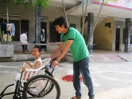 Đem “Nụ cười thiên thần” đến với trẻ em mồ côi, khuyết tật - 3