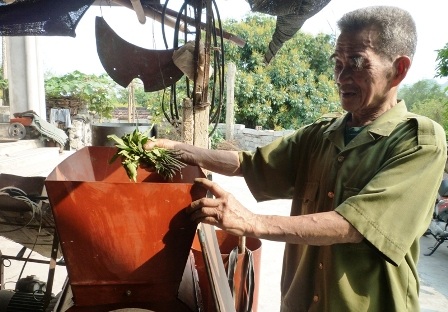 Lão nông 82 tuổi và máy nông nghiệp 5 trong 1    - 2