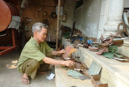 Lão nông 82 tuổi và máy nông nghiệp 5 trong 1    - 4