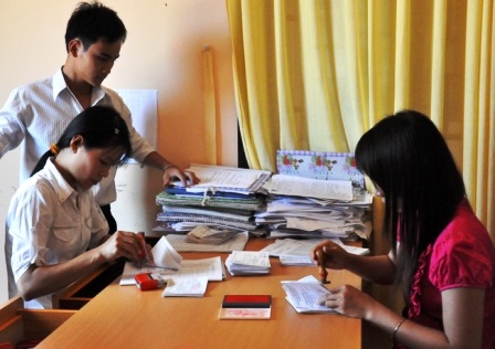 Náo nức không khí bầu cử khắp các địa phương - 8