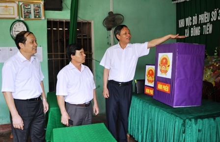 Náo nức không khí bầu cử khắp các địa phương - 11