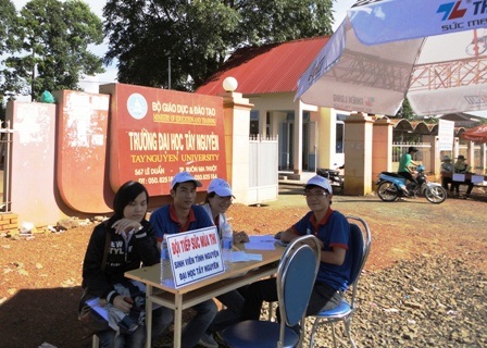 Tình nguyện viên hoạt động hết công suất vì sĩ tử - 15