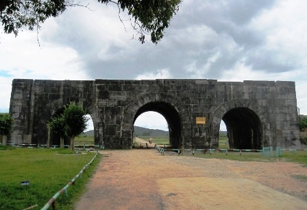 Những truyền thuyết về cách xây dựng Thành nhà Hồ    - 2