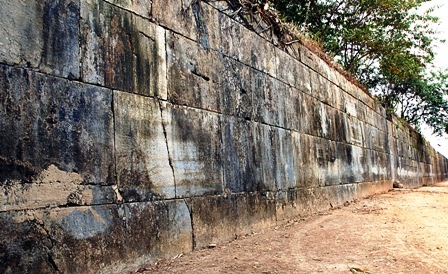 Những truyền thuyết về cách xây dựng Thành nhà Hồ    - 6