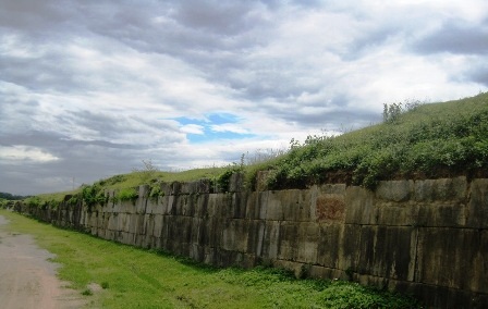 Những truyền thuyết về cách xây dựng Thành nhà Hồ    - 8