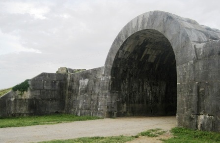 Những truyền thuyết về cách xây dựng Thành nhà Hồ    - 1