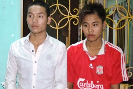 Khởi tố 2 đối tượng dùng gạch đá ném bị thương thiếu tá công an - 1 Khởi tố 2 đối tượng dùng gạch đá ném bị thương thiếu tá công an - 1