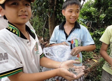 Hàng trăm người dân đổ xô đào đường tìm…“vàng” - 4