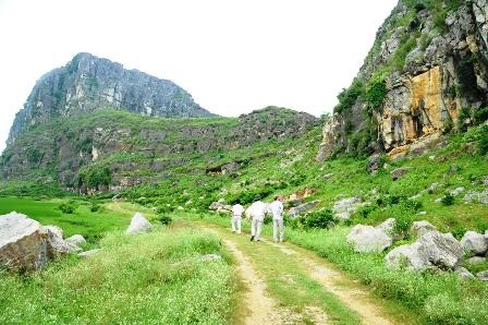 Phát hiện công trường khai thác, chế tác đá cổ xây Thành Nhà Hồ   - 1