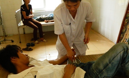 Sau bữa ăn trưa, hơn 100 công nhân nhập viện - 2 Sau bữa ăn trưa, hơn 100 công nhân nhập viện - 2