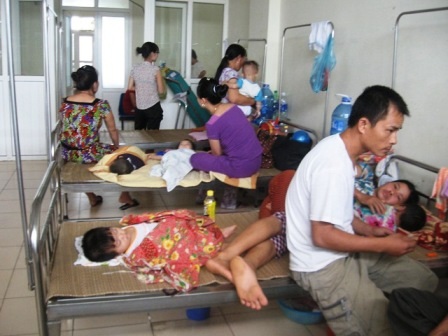 Rộ bệnh nhi nhập viện, sau 2 ca tử vong do bệnh chân tay miệng    - 1