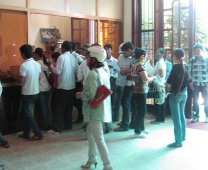 Chen chúc mua hồ sơ tuyển dụng giáo viên THPT năm 2011    - 1