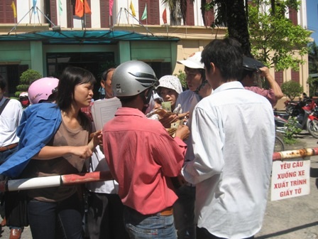 Chen chúc mua hồ sơ tuyển dụng giáo viên THPT năm 2011    - 8