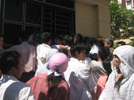 Chen chúc mua hồ sơ tuyển dụng giáo viên THPT năm 2011    - 3