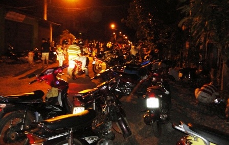 Hàng trăm người dân đổ xô đào đường tìm…“vàng” - 7