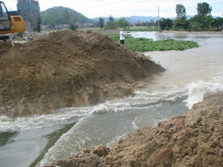 3 người thiệt mạng, lốc xoáy tốc mái, mưa ngập hàng trăm nhà dân - 3