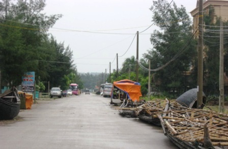 Hối hả di dân khi cơn bão đang tiến sát bờ - 17