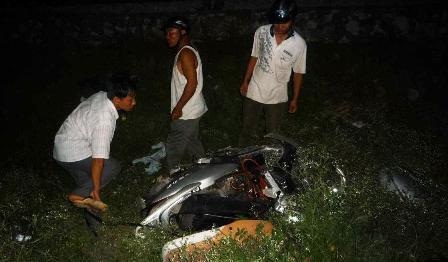 Băng qua đường sắt, 2 vợ chồng bị tàu cán chết - 2