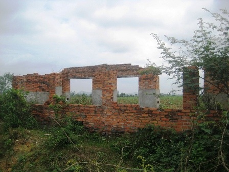 Làng kinh tế mới... không người ở   - 4