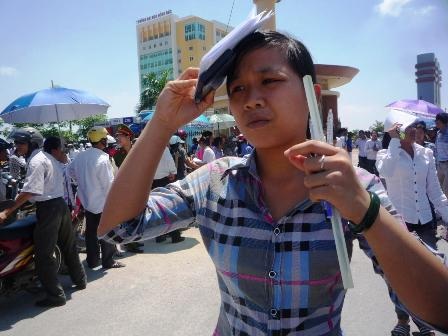 Con vượt vũ môn, mẹ cha “vượt” nắng - 15