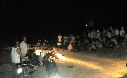 Băng qua đường sắt, 2 vợ chồng bị tàu cán chết - 1