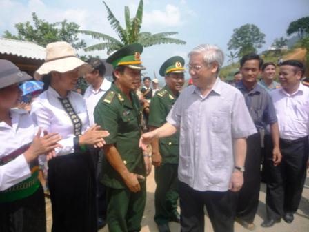 Tổng Bí Thư Nguyễn Phú Trọng thăm và làm việc tại huyện Mường Lát   - 3