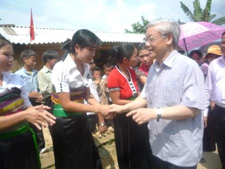 Tổng Bí Thư Nguyễn Phú Trọng thăm và làm việc tại huyện Mường Lát   - 4