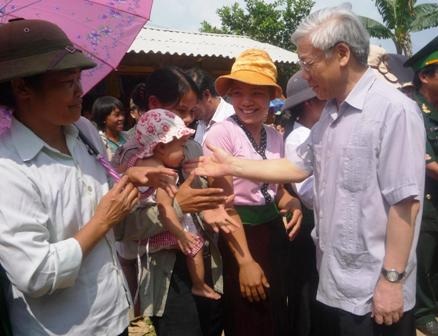 Tổng Bí Thư Nguyễn Phú Trọng thăm và làm việc tại huyện Mường Lát   - 5