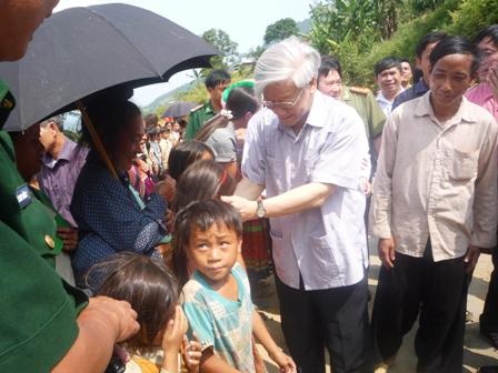 Tổng Bí Thư Nguyễn Phú Trọng thăm và làm việc tại huyện Mường Lát   - 6