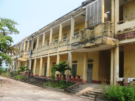 Trường bỏ hoang, học sinh đi “ở nhờ” - 6