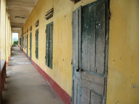 Trường bỏ hoang, học sinh đi “ở nhờ” - 5