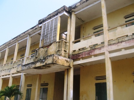 Trường bỏ hoang, học sinh đi “ở nhờ” - 3