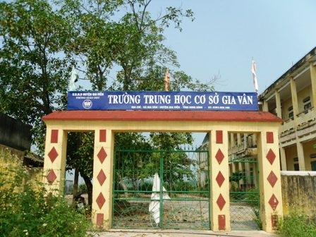 Trường bỏ hoang, học sinh đi “ở nhờ” - 1