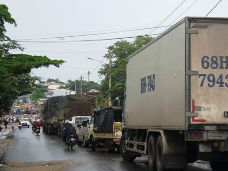 Xe tải mất phanh “nghiền” nát 4 xe máy - 6 Xe tải mất phanh “nghiền” nát 4 xe máy - 6