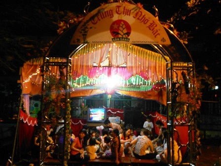 Chị Hằng, chú Cuội “đi vắng” trong đêm Trung thu - 13 Chị Hằng, chú Cuội “đi vắng” trong đêm Trung thu - 13