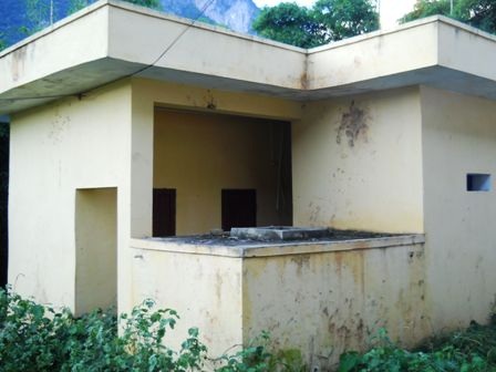 Thiếu nước, học sinh phải “liều mình” xuống sông tắm giặt - 3 Thiếu nước, học sinh phải “liều mình” xuống sông tắm giặt - 3