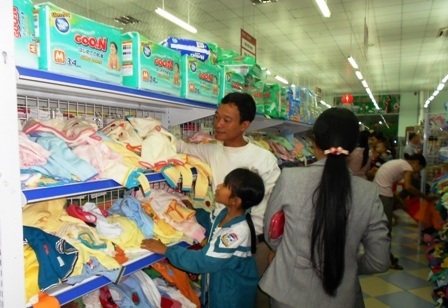 Mùa sắm đồ của những “thượng đế” ít tiền   - 3