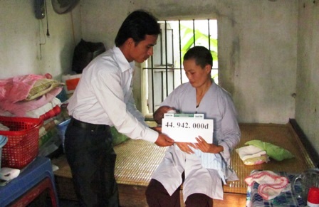 Gần 45 triệu đồng đến với 3 cháu bé được nuôi dưỡng tại chùa Mạc Thượng    - 2