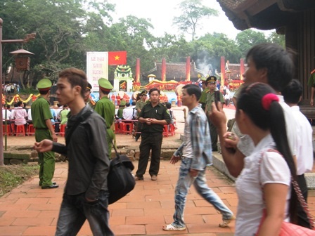 Cờ bạc “rộn ràng” tại Lễ hội Lam Kinh    - 6