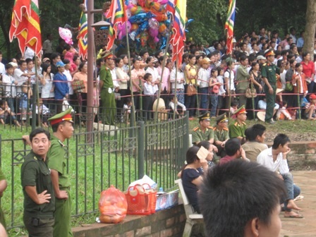 Cờ bạc “rộn ràng” tại Lễ hội Lam Kinh    - 7