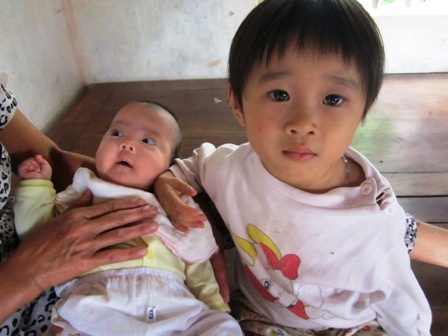 Quà nhân ái đến với bé Nhân Sinh    - 1