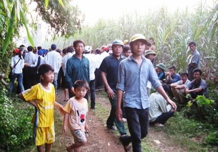 8 công nhân chết và bị thương do điện giật    - 4