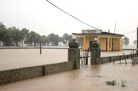 Ngập lụt nghiêm trọng, thiệt hại khoảng 200 tỉ đồng    - 11
